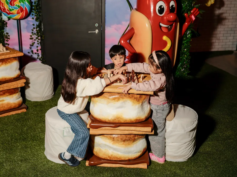 Three floors to collect candy in your candy container along the way